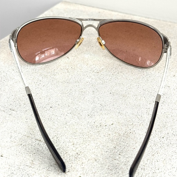 OAKLEY Women’s Aviator Sunglasses Rose Gold Lenses + Cloth & Case - Picture 3 of 16